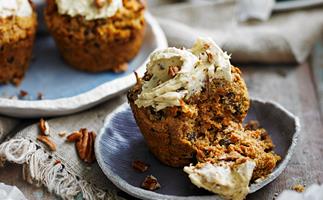 Sugar-free carrot cakes with date cream cheese frosting
