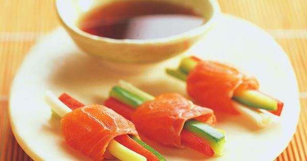 Sashimi rolls with lemon dipping sauce | Food To Love