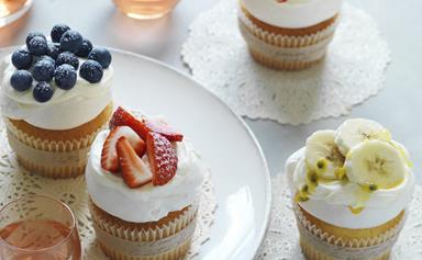 Lemon pavlova cupcakes