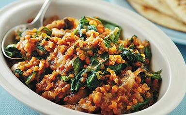 Red lentil, mushroom and spinach curry