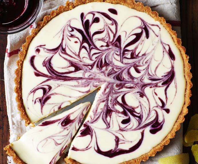 berry coulis cheese tart