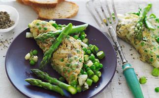 omelette with asparagus and mint
