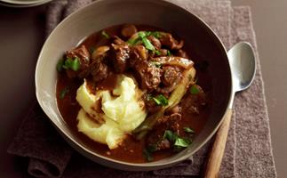 Slow-cooker beef, mushroom and red wine stew