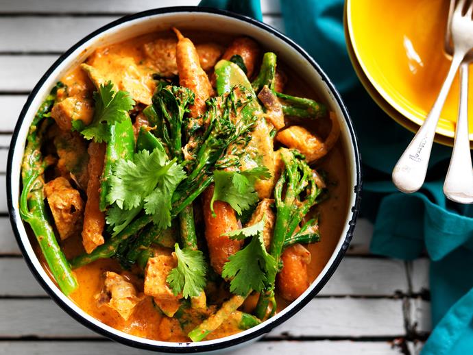 **[Red tofu curry](https://www.womensweeklyfood.com.au/recipes/red-tofu-curry-28974|target="_blank")**

This delicious vegetarian curry is packed full of flavour, but can be whipped up in under 20 minutes, making it the ultimate weeknight dinner.