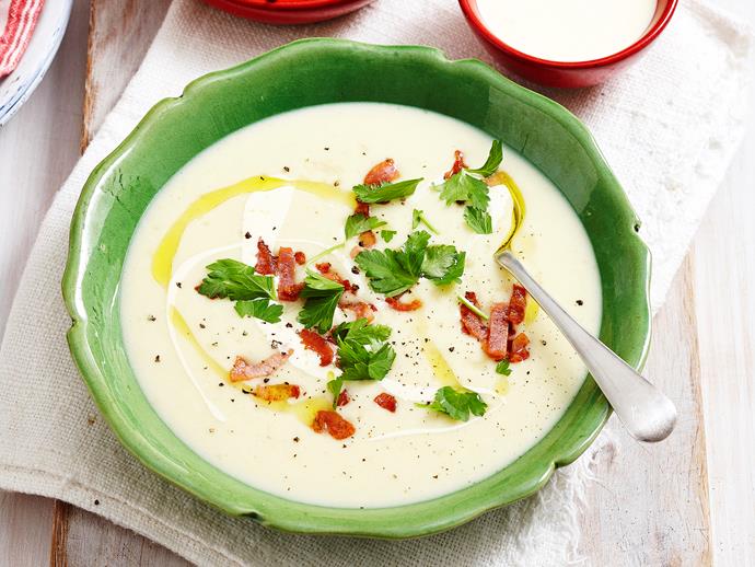 Diese [creamy potato and leek soup](https://www.womensweeklyfood.com.au/recipes/potato-and-leek-soup-9256|target="_leer") ist eine großartige Mandel-freundliche Option.  Gekühlt servieren, ohne Toppings.