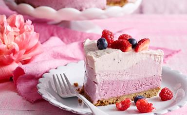 Berry ice-cream cheesecake