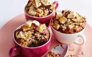 Sticky date crumble puddings