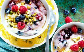 Berry semolina porridge