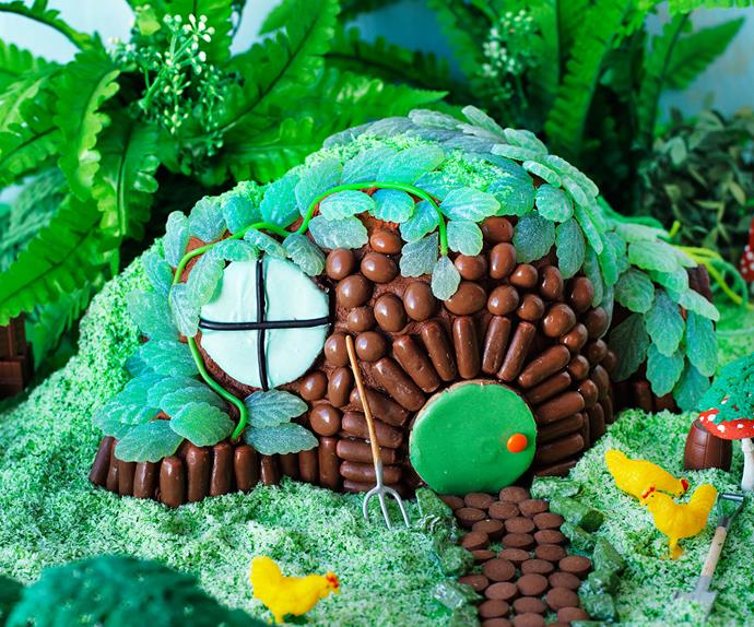 Hobbit's house cake