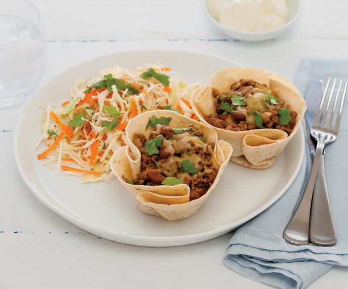 Tortilla cups with spicy beef