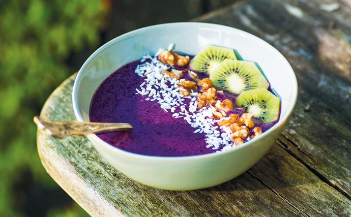 Purple power smoothie bowl