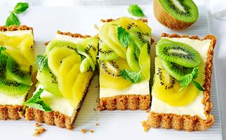 Green and gold kiwifruit cheesecake