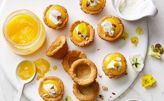 Mini lemon curd cups with almond cookie crust