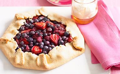 Free-form berry pie