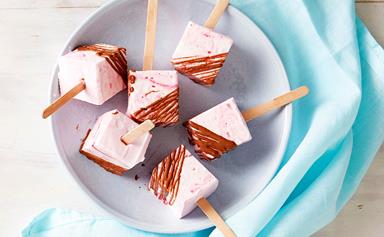 Pink swirl marshmallow pops