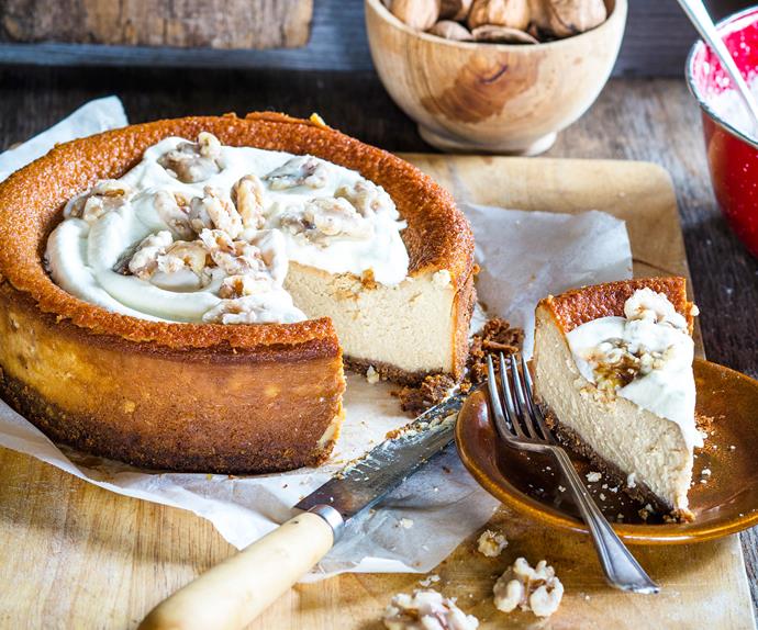 Coffee cheesecake with candied walnuts
