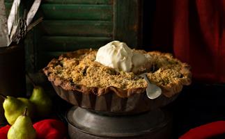 Pear and nut crumb cowboy pie