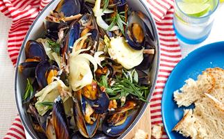 One-pot mussels with bacon, cider and cream