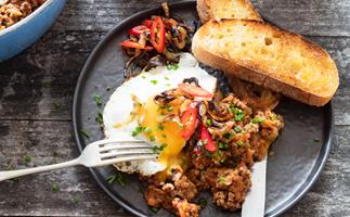 Fancy mince with chilli, onions and egg