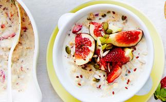 Strawberry, fig and super seed oats