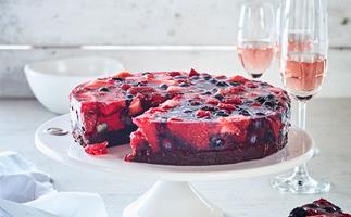 Moscato berry brownie cake