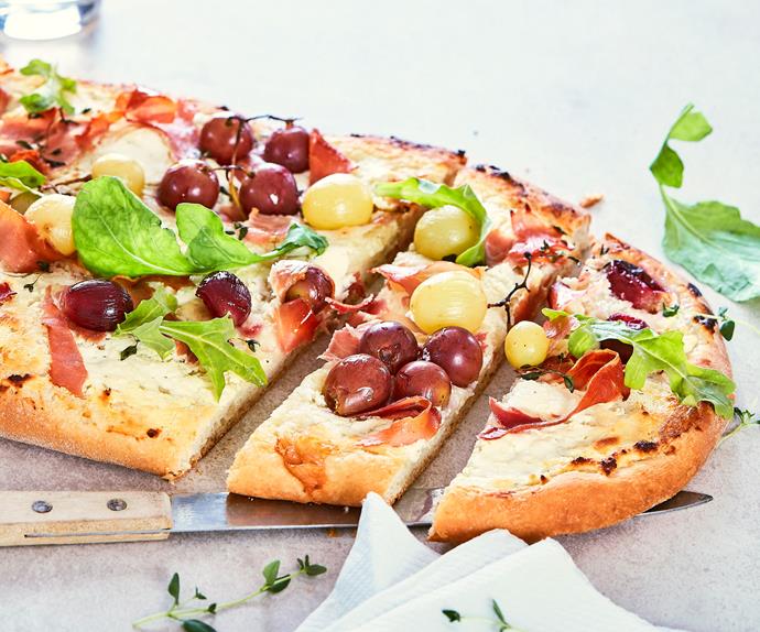 Grape, prosciutto and goat’s cheese pizza with rocket