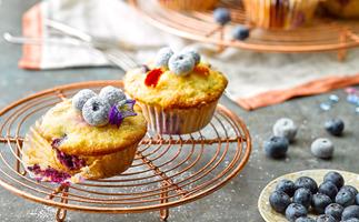 Little courgette, blueberry and lemon cakes