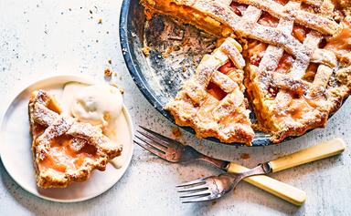 Peaches and cream pie with easy sweet pastry