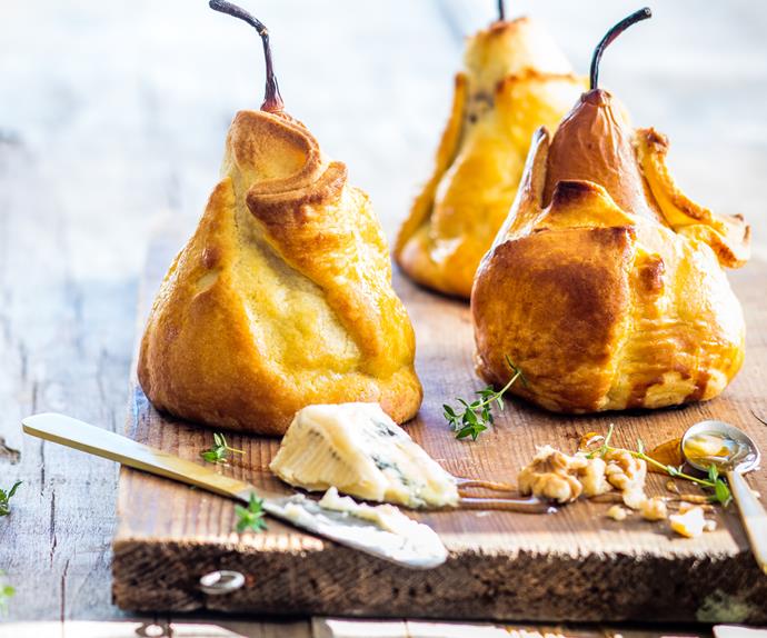 Baked pears in pastry with blue cheese, walnuts and thyme