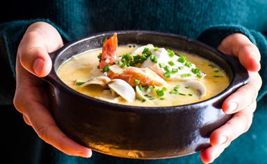 Quick and simple creamy seafood chowder soup