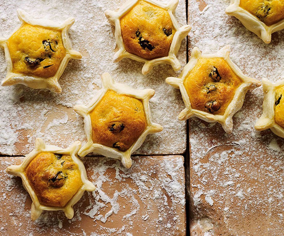 **[Ricotta and pecorino tarts (casadinas)](https://www.gourmettraveller.com.au/recipes/browse-all/ricotta-and-pecorino-tarts-casadinas-11282|target="_blank"|rel="nofollow")**