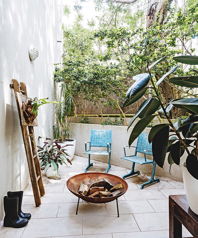[Find out more about how to build your own fire pit here](http://www.homestolove.com.au/how-to-build-a-fire-pit-3240|target="_blank"). Photo: Felix Forest