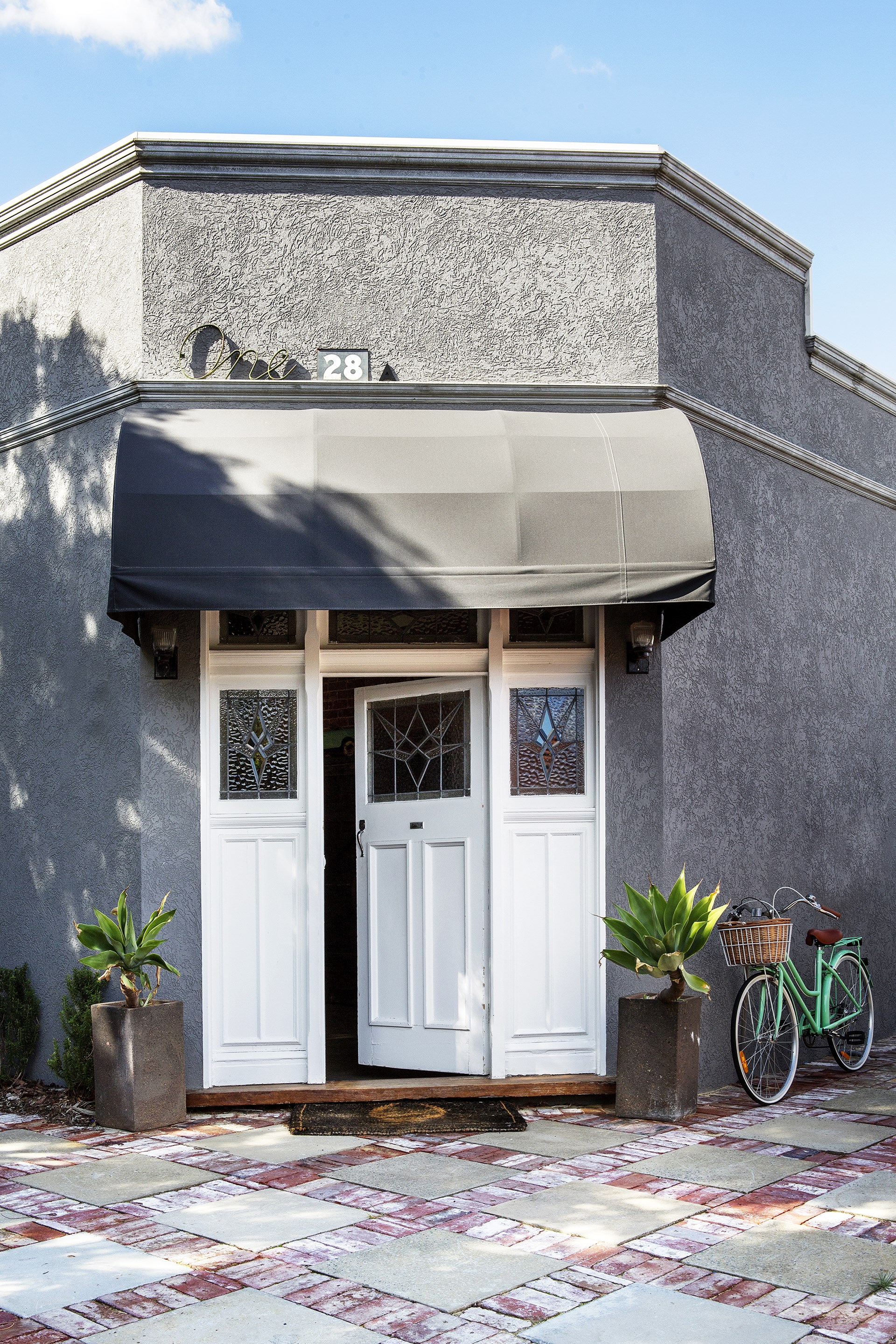 This [new build in Perth](http://www.homestolove.com.au/carla-and-bens-personality-filled-new-house-1799/|target="_blank") looks like an Art Deco corner shop thanks to it's traditional cornices and vintage front door. *Photo: Angelita Bonetti*
