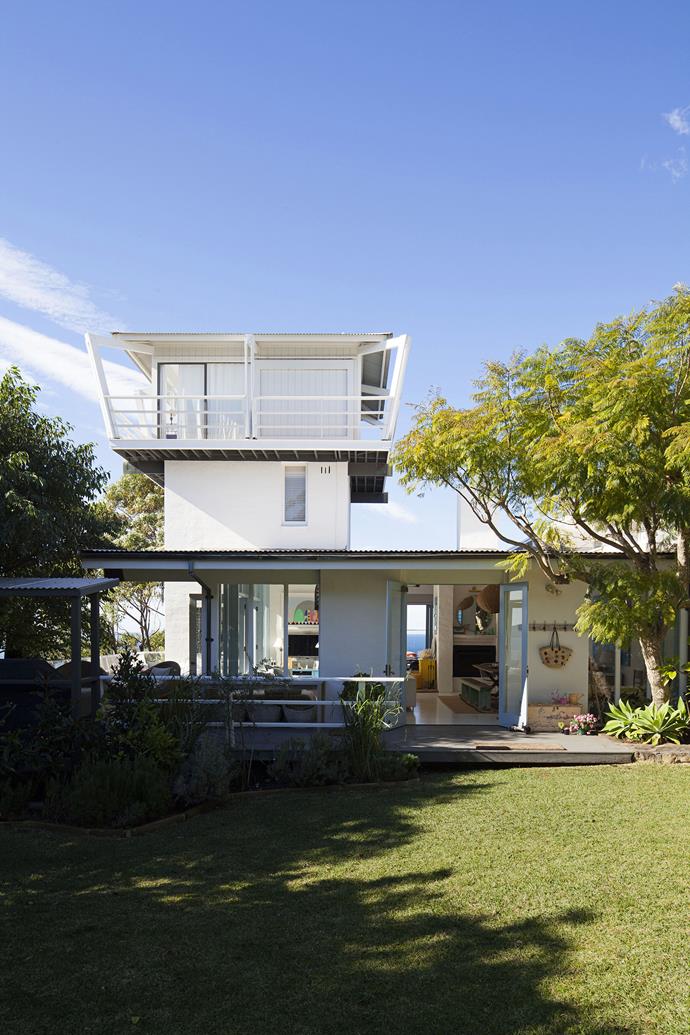 The house was built in the early 1970s by a Qantas pilot who wanted to emulate an airport control tower.