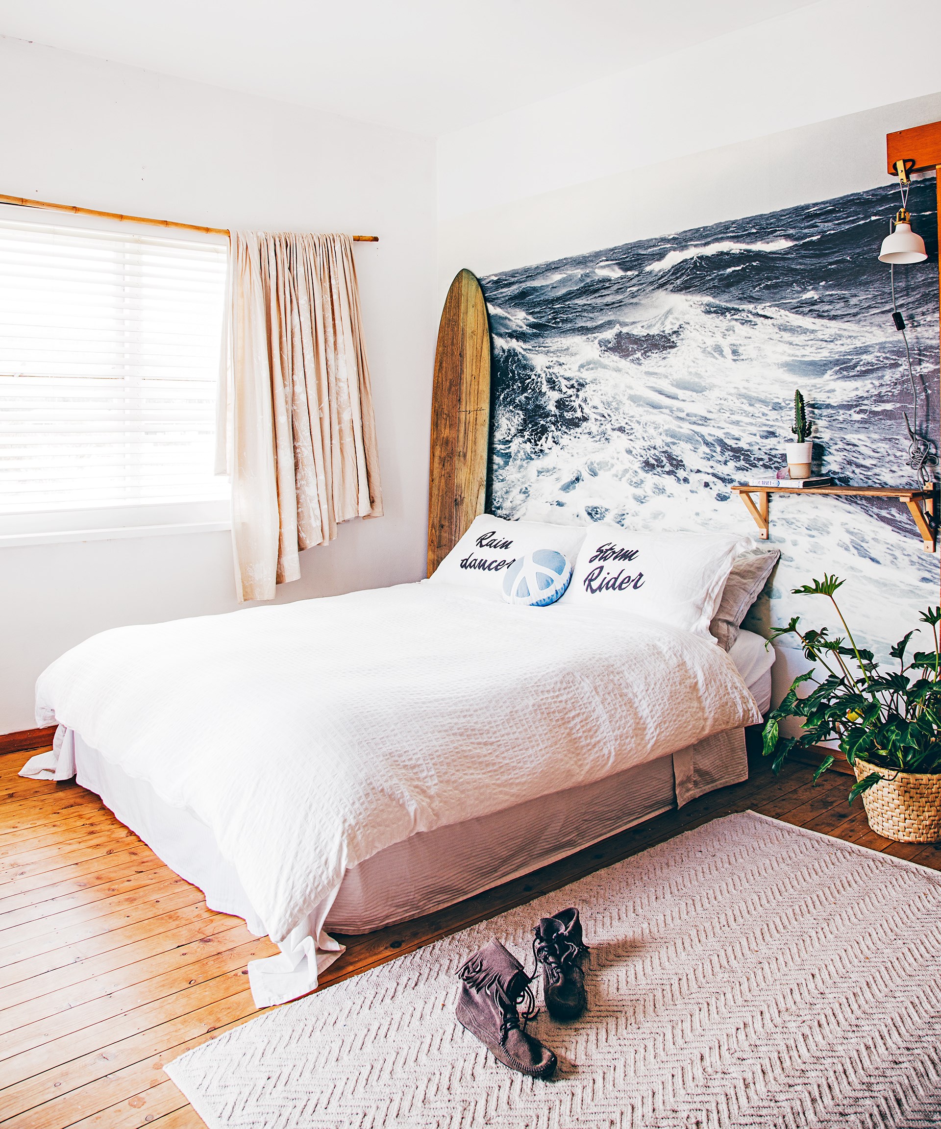 An oversized (but removable!) wall mural can completely transform a [dated rental apartment](http://www.homestolove.com.au/gallery-dee-and-desmonds-60s-beach-apartment-2419|target="_blank"). Photo: Lynden Foss @ Citizens Of Style / *real living*