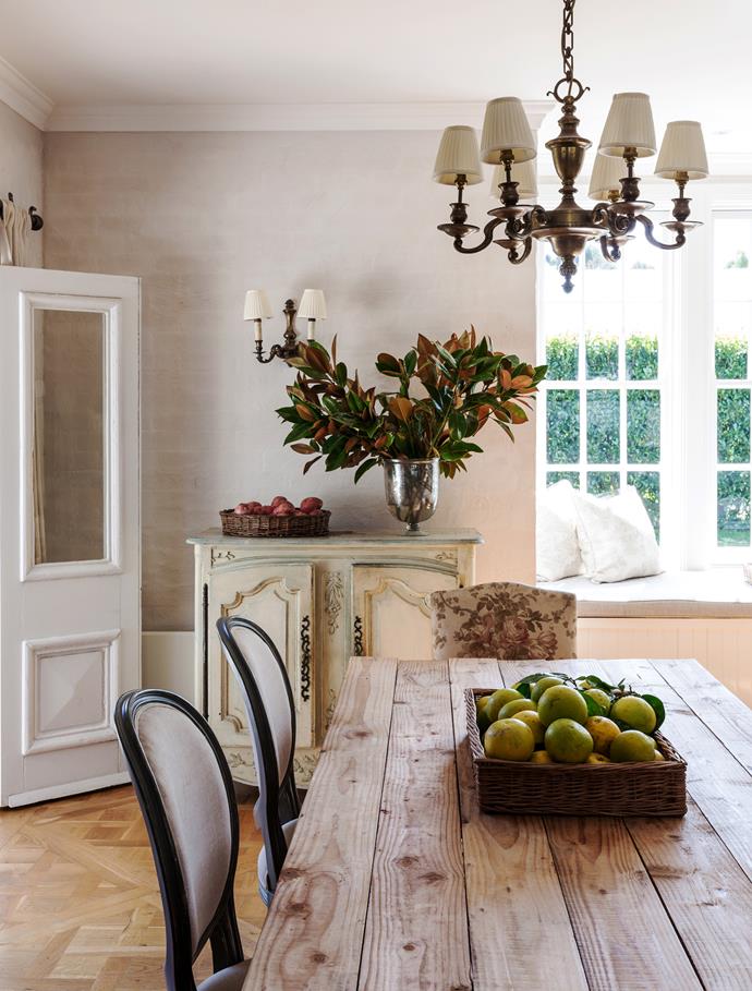 "I grab big bunches of pretty leaves from the garden, such as magnolia, laurel or bay. I put bunches of kale in jugs, onions in bowls, cauliflowers in urns, lemons on pedestals," says owner Melissa Penfold. 

**Dining table** made by the house builder James Hartley. French **sideboard**, originally from Appley Hoare, bought from [Shapiro](http://shapiro.com.au/?utm_campaign=supplier/|target="_blank"). Vintage **baskets** from [Lydie du Bray Antiques](http://antiquesonconsignment.com.au/?utm_campaign=supplier/|target="_blank").