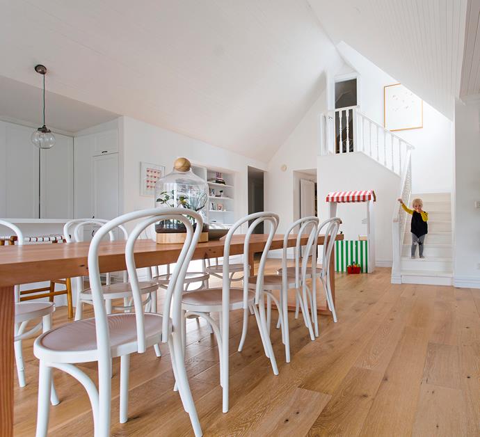 [Dulux](http://www.dulux.com.au/?utm_campaign=supplier/|target="_blank") “Vivid White” is used throughout the house to maximise natural light.