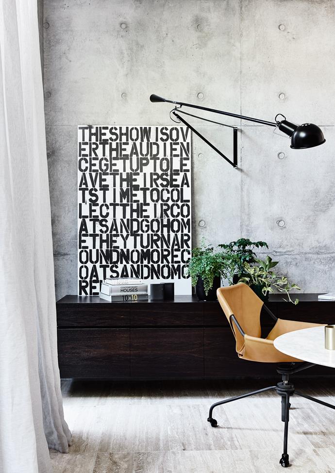In the study, a typographical artwork by Christopher Wool takes pride of place.