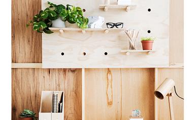 Renter-friendly DIY: wall shelves without nails