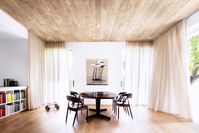 Curtain Call by [Luigi Rosselli Architects](http://luigirosselli.com/|target="_blank"|rel="nofollow"). There's power in simplicity. When S-fold curtains are drawn, they afford privacy, screen out direct sunlight and allow your dining setting to come alive. *Photography: Justin Alexander & Jason Loucas.*