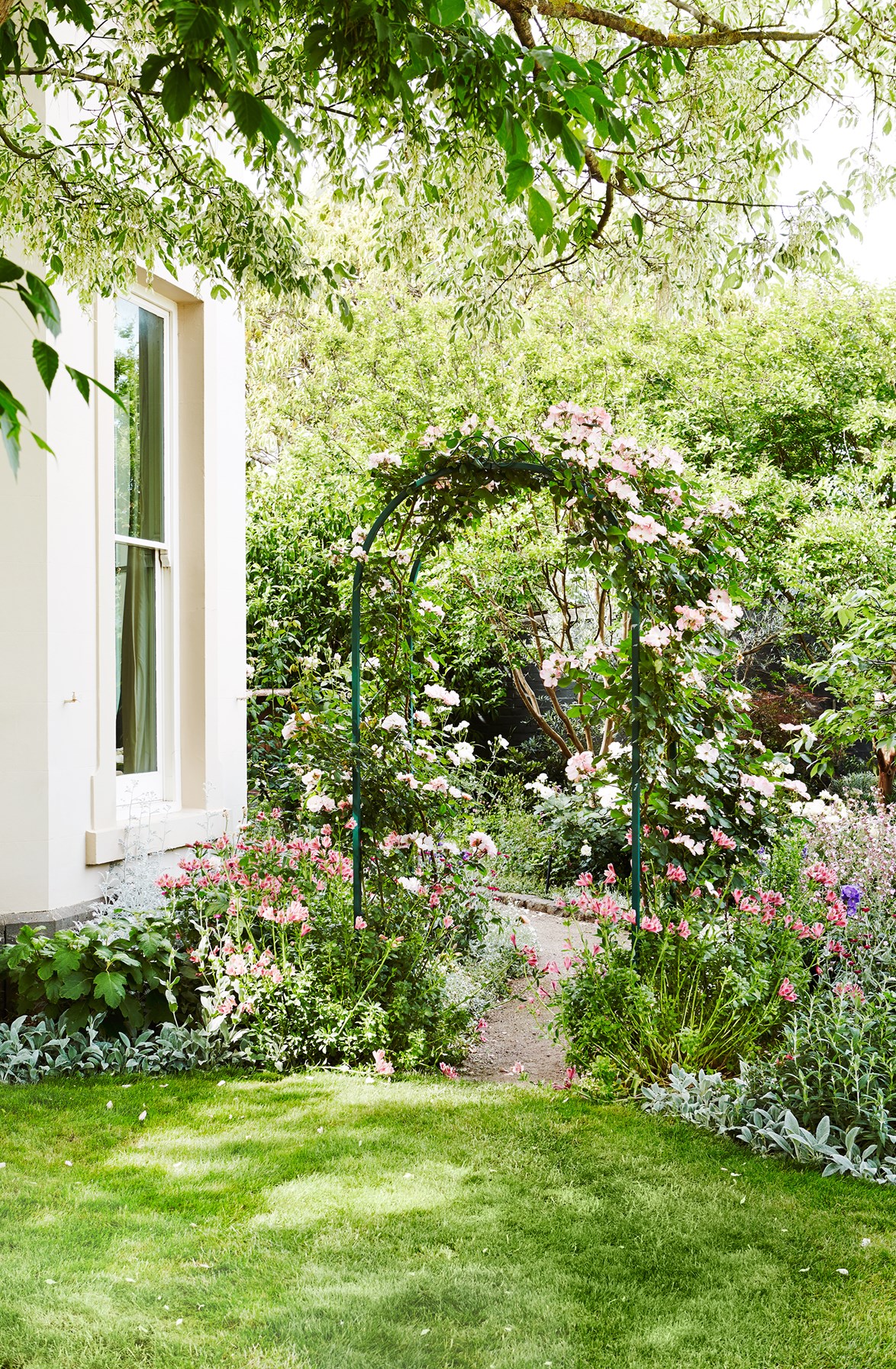 Thanks to its owners' three decades of dedication, this magnificent garden in Melbourne transcends the ages.