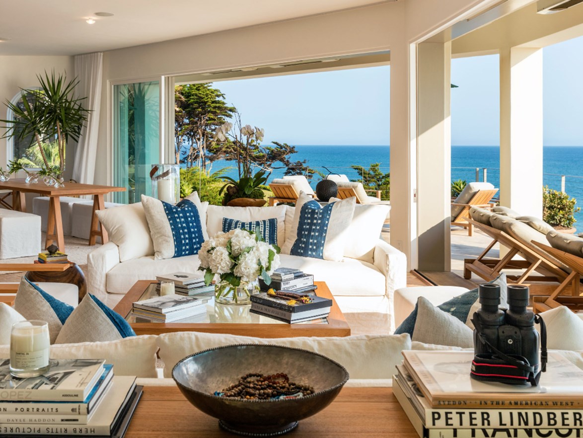 [Cindy Crawford's $79m Malibu-beachfront home:](https://www.homestolove.com.au/inside-cindy-crawfords-79m-malibu-home-4447 |target="_blank") The absolute-oceanfront property sits on 1.2 hectares of manicured gardens featuring a pool, spa and tennis court, with sweeping views of the ocean which is quite literally, just a stone's throw away. *Photo: Chris Cortazzo Malibu Real Estate*