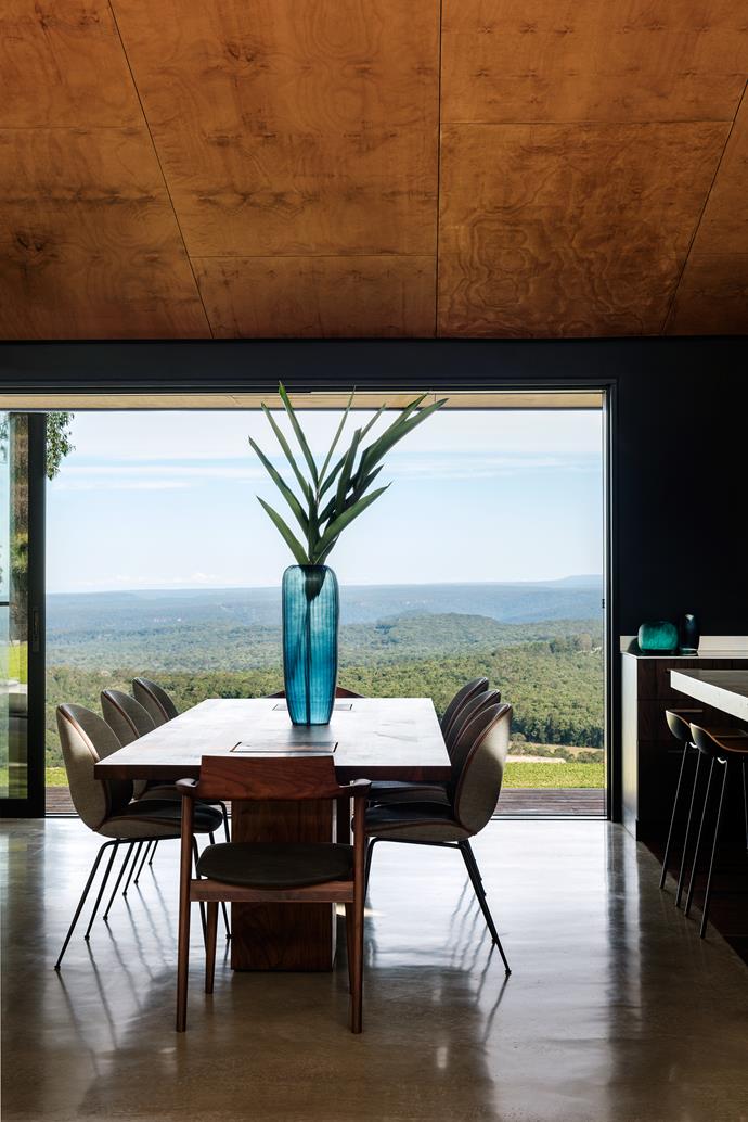 A strategically placed ‘Boss’ executive dining table from Fanuli with Gubi upholstered chairs from Cult, takes full advantage of the breathtaking view.