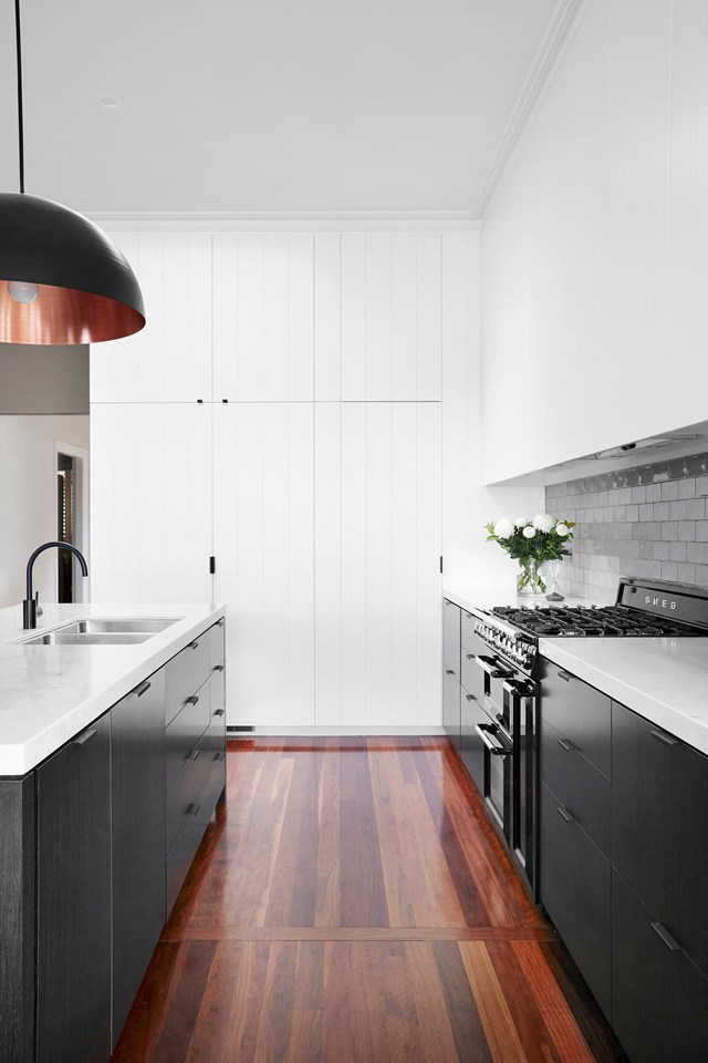 If colours could be soul mates, we'd say black and white would make the perfect pair. This timelessly stylish [two-toned kitchen](https://www.homestolove.com.au/contemporary-black-and-white-kitchen-design-4723|target="_blank") ticks all the boxes and uses the most classic colour combos there is. With black lower cabinetry balanced in an otherwise all-white space, this style lends itself to both traditional and contemporary homes.

*Photographer: Alexander McIntyre | Story: Australian House & Garden*
