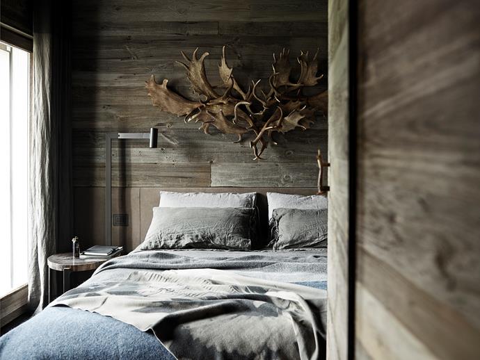 Hello French linen! Layered natural linen sheets in cool shades add texture and warmth to this Nordic style bedroom. The best part about linen sheets is the more creased and crumpled they are – the better they look! Photo: Laura Gasparini