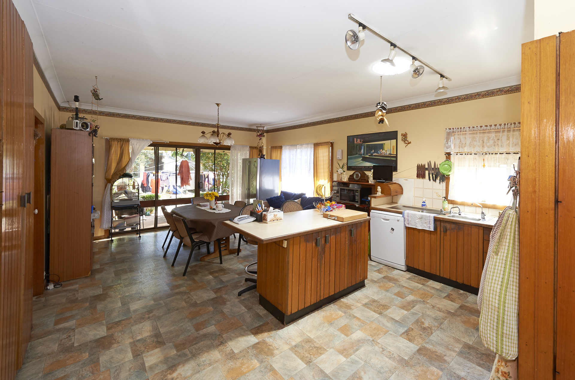 Kitchen renovation ideas: 5 budget savvy tips | Homes To Love