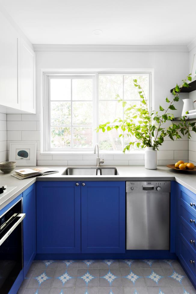 'This is a warm blue with red undertones; combined with fresh white, it doesn't overpower the overall design,' says interior designer, Camilla Molders. *Photo: Martina Gemmola*