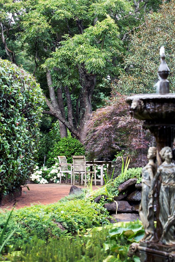 **Inspire the beginning of a formal style garden**
<br></br>
Every [formal style garden](https://www.homestolove.com.au/the-5-elements-needed-to-create-a-formal-garden-1907|target="_blank") needs a water feature. In this [Mount Tamborine garden](https://www.homestolove.com.au/cascading-formal-garden-on-mount-tamborine-6787|target="_blank"), carpets of fallen jacaranda petals may steal the show in spring, but the water features provide beauty and tranquility all year round. This bronze fountain is the focal point of the 'Secret Garden' and the pond beneath is brimming with [waterlilies](https://www.homestolove.com.au/how-to-grow-water-lilies-9991|target="_blank"), irises and goldfish.
