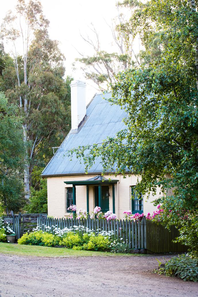 The quaint Coachman's Cottage, now used as holiday accommodation, is nestled into its own English-style garden, complete with 'Cornelia', 'Rosendo Sparrieshoop' and 'Angela' roses peeping over the picket fence. Towering white gums in the background are the only clue to its antipodean location.