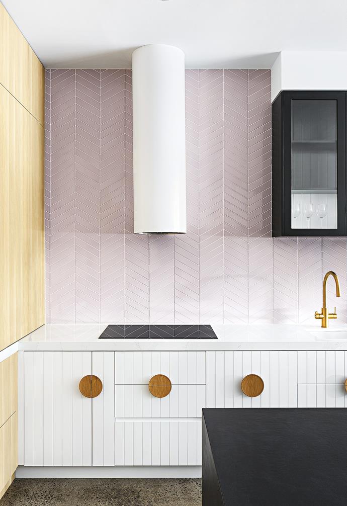 **Sweet statement** Create a soft, feminine look with a whole wall in pale pink tiles. Extending the splashback to fill the entire wall creates a focal point that transforms the overall look and feel of the space. *Design & build: [GIA Bathrooms & Kitchens](https://www.giarenovations.com.au/|target="_blank"|rel="nofollow") | Photography: Emily Bartlett*.
